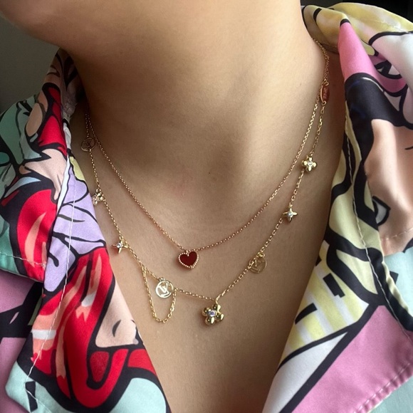 BRANDNEW 18 KARAT REAL GOLD CHARM NECKLACE 17 INCHES - Picture 4 of 9